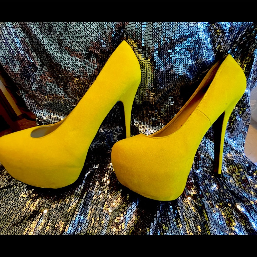 Ami Clubwear sz10 yellow velvet 6 in platformheel